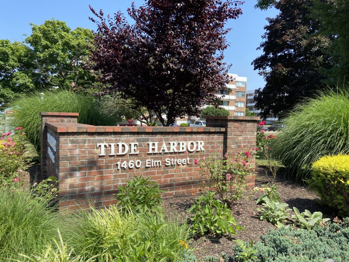 Brick sign for Tide Harbor at 1460 Elm Street.