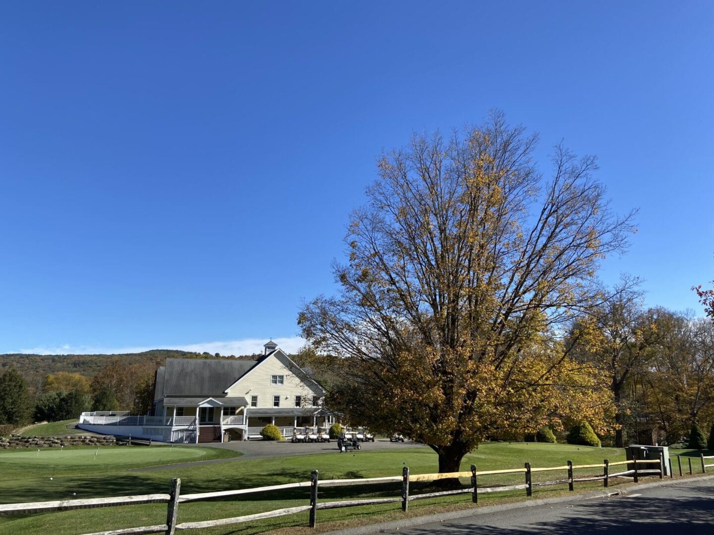 Golf course clubhouse with fall foliage.